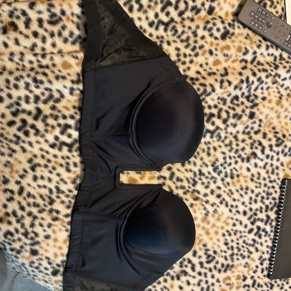 Jezebel bra worn once, 38 C
